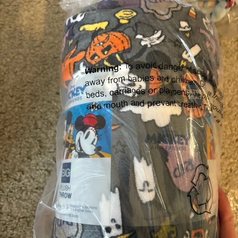 Disney Halloween Themed Fleece Blanket NEW 60x72” Donald Daisy Duck Minnie Mouse